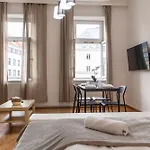 Sweet 2Br Shared Apt Standard Rooms, Central Location